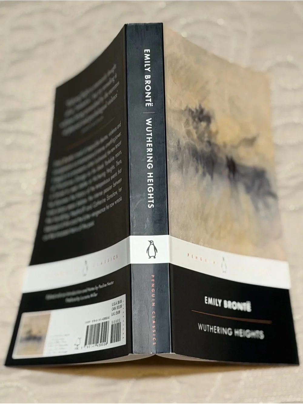 Penguin Classics: Wuthering Heights by Emily Brontë